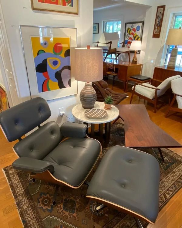 eames recliner chairg